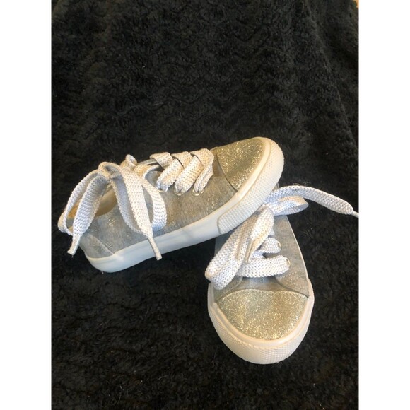 Cat and jack girls size 7 silver heart sneakers shoes - Picture 1 of 7